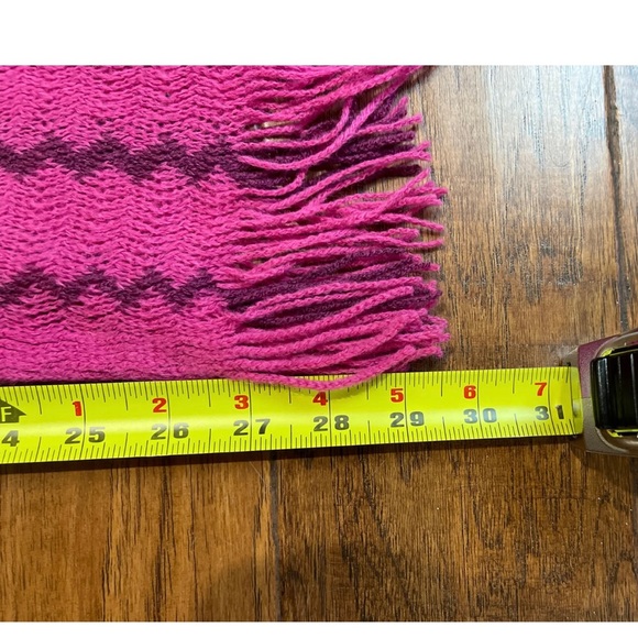 KIMBERLY C Girls / Kids Pink Zig-Zag Pattern Scarf 29.5 In NWT CUTE! Knit Fringe - Picture 3 of 10
